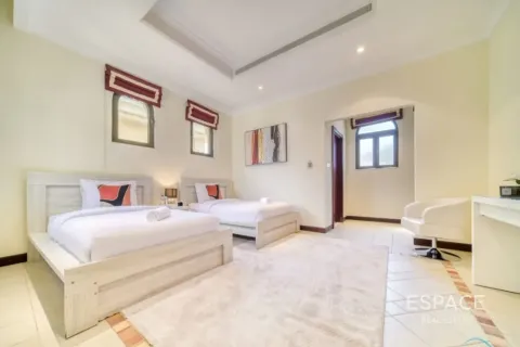 Villa in Palm Jumeirah, Dubai 5 bedrooms, 496 sq.m. № 122781 - photo 12