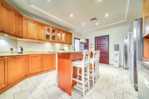 Villa in Palm Jumeirah, Dubai 5 bedrooms, 496 sq.m. № 122781 - photo 4