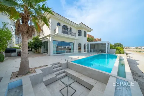 Villa in Palm Jumeirah, Dubai 3 bedrooms, 465 sq.m. № 122782