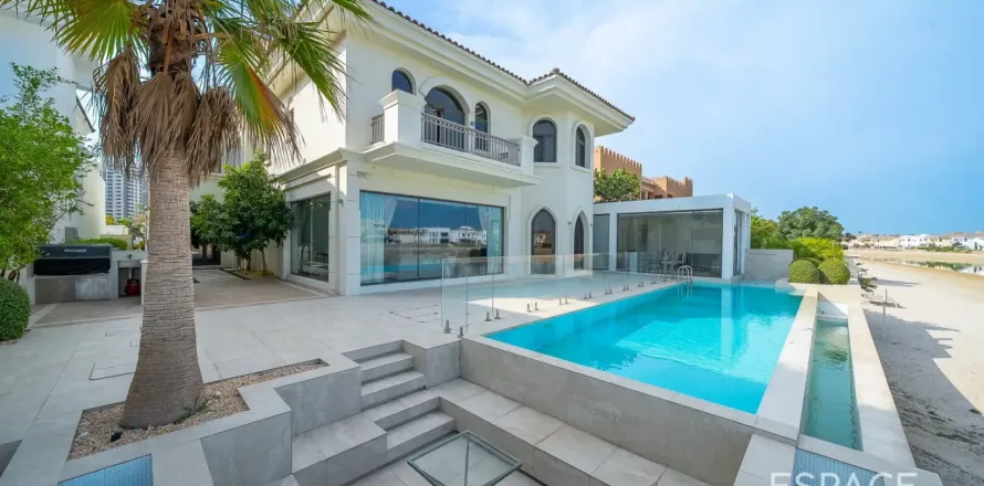 Villa in Palm Jumeirah, Dubai 3 bedrooms, 465 sq.m. № 122782