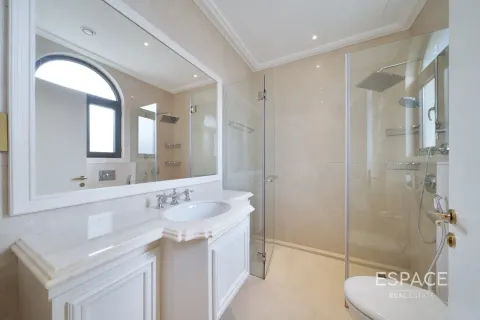 Villa in Palm Jumeirah, Dubai 3 bedrooms, 465 sq.m. № 122782 - photo 5