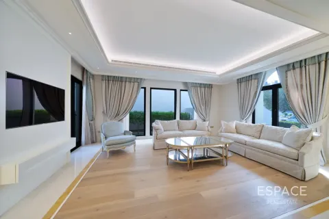 Villa in Palm Jumeirah, Dubai 3 bedrooms, 465 sq.m. № 122782 - photo 2