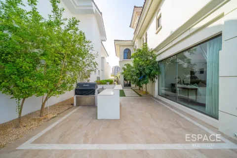 Villa in Palm Jumeirah, Dubai 3 bedrooms, 465 sq.m. № 122782 - photo 17