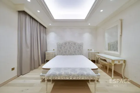 Villa in Palm Jumeirah, Dubai 3 bedrooms, 465 sq.m. № 122782 - photo 4