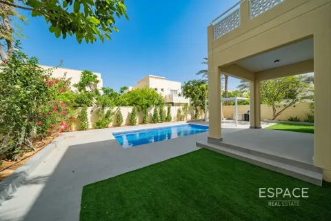 Villa in Meadows, Dubai 4 bedrooms, 320 sq.m. № 122784 - photo 19
