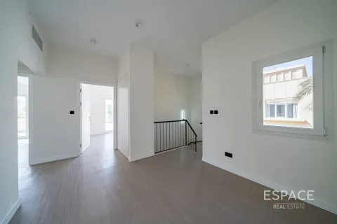 Villa in Meadows, Dubai 4 bedrooms, 320 sq.m. № 122784 - photo 12