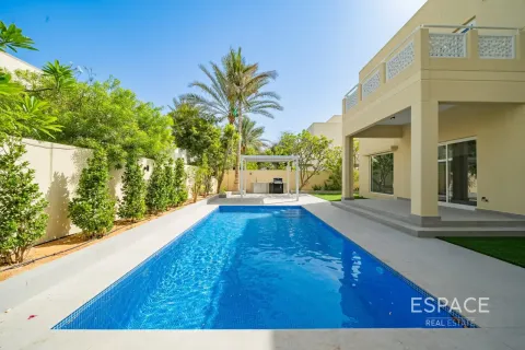 Villa in Meadows, Dubai 4 bedrooms, 320 sq.m. № 122784