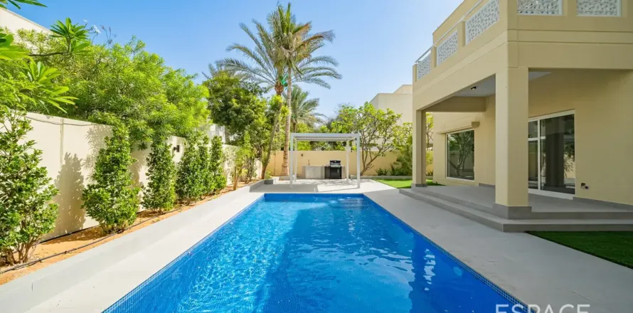 Villa in Meadows, Dubai 4 bedrooms, 320 sq.m. № 122784