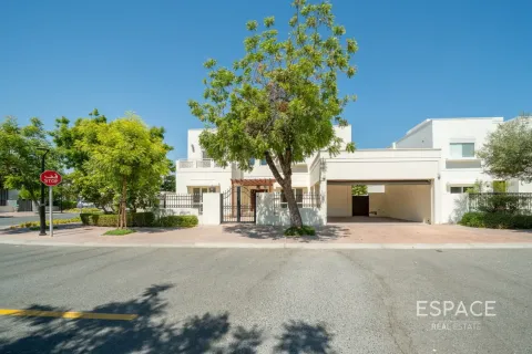 Villa in Meadows, Dubai 6 bedrooms, 457 sq.m. № 122780 - photo 20