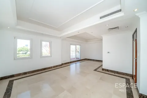 Villa in Meadows, Dubai 6 bedrooms, 457 sq.m. № 122780 - photo 9