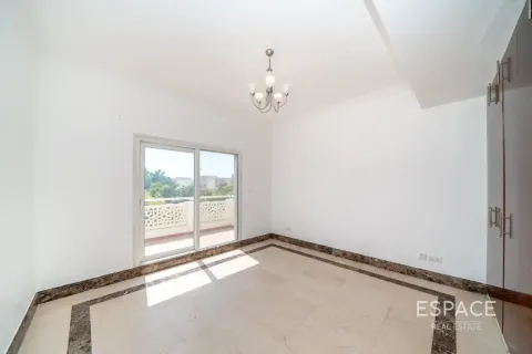 Villa in Meadows, Dubai 6 bedrooms, 457 sq.m. № 122780 - photo 14
