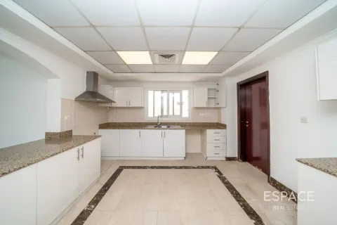 Villa in Meadows, Dubai 6 bedrooms, 457 sq.m. № 122780 - photo 5