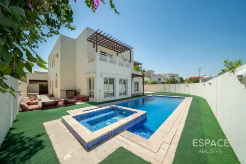 Villa in Meadows, Dubai 6 bedrooms, 457 sq.m. № 122780
