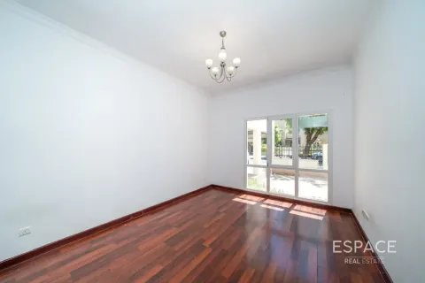 Villa in Meadows, Dubai 6 bedrooms, 457 sq.m. № 122780 - photo 11