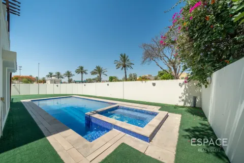 Villa in Meadows, Dubai 6 bedrooms, 457 sq.m. № 122780 - photo 18