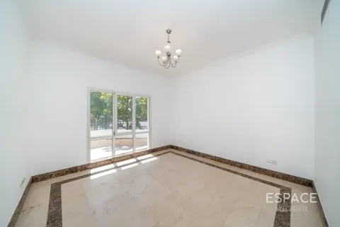 Villa in Meadows, Dubai 6 bedrooms, 457 sq.m. № 122780 - photo 12