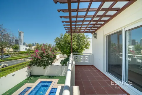 Villa in Meadows, Dubai 6 bedrooms, 457 sq.m. № 122780 - photo 16