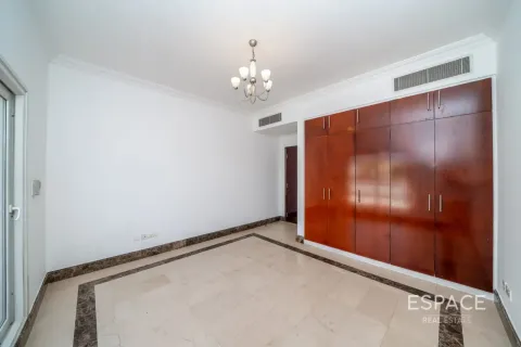 Villa in Meadows, Dubai 6 bedrooms, 457 sq.m. № 122780 - photo 8