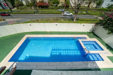 Villa in Meadows, Dubai 6 bedrooms, 457 sq.m. № 122780 - photo 19