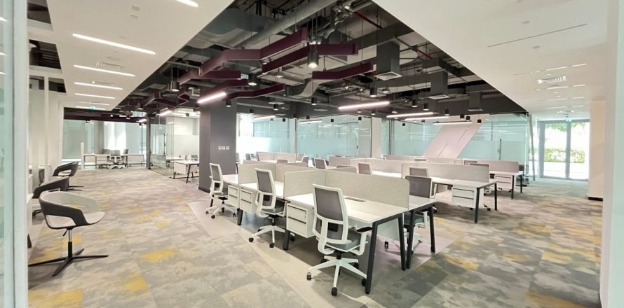 Office in Umm Ramool, Dubai 2104.6 sq.m. № 139516