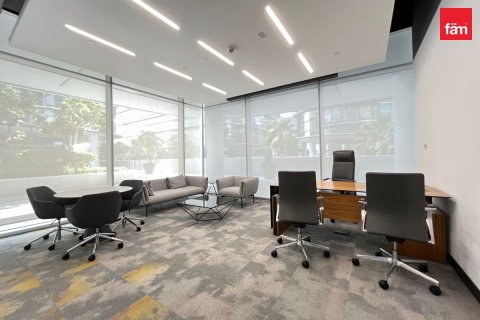 Office in Umm Ramool, Dubai 2104.6 sq.m. № 139516 - photo 2