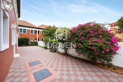 Villa en Al Safa 2, Al Safa, Dubai, 4 dormitorios, 2787.09 m², № 138769 - foto 10
