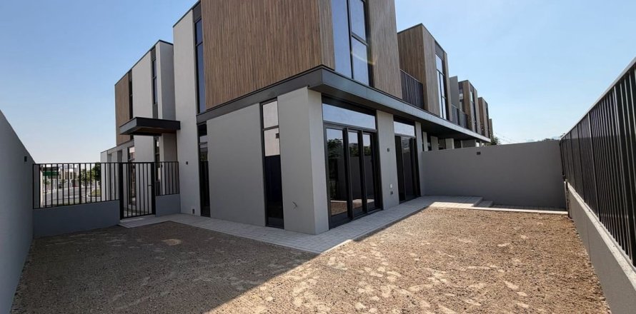 Villa in Dubai 4 bedrooms, 257.4 sq.m. № 109363