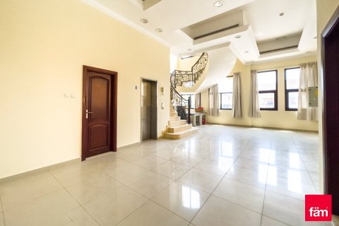 Снять в аренду виллу в Аль-Барше, Дубай: 6 спален, 1156м², № 67353 - фото 13