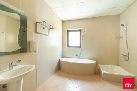 Снять в аренду виллу в Аль-Барше, Дубай: 6 спален, 1156м², № 67353 - фото 16