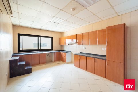 Снять в аренду виллу в Аль-Барше, Дубай: 6 спален, 1156м², № 67353 - фото 14