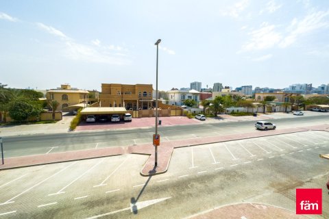 Снять в аренду виллу в Аль-Барше, Дубай: 6 спален, 1156м², № 67353 - фото 4