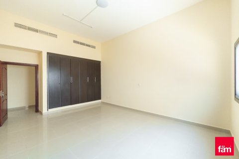 Снять в аренду виллу в Аль-Барше, Дубай: 6 спален, 1156м², № 67353 - фото 20