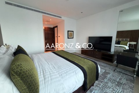 Apartment in Jumeirah Lake Towers, Dubai 2 bedrooms, 117 sq.m. № 101336 - photo 16