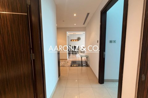Apartment in Jumeirah Lake Towers, Dubai 2 bedrooms, 117 sq.m. № 101336 - photo 12