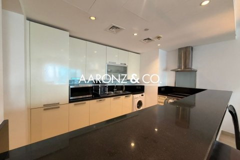 Apartment in Jumeirah Lake Towers, Dubai 2 bedrooms, 117 sq.m. № 101336 - photo 10