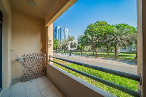 Apartment in Greens, Dubai 2 bedrooms, 128 sq.m. № 73968 - photo 25