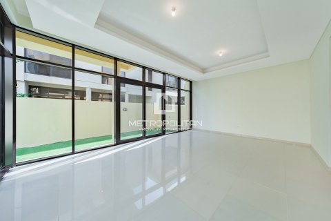 Снять в аренду виллу в DAMAC Hills (Akoya by DAMAC), Дубай: 3 спальни, 253м², № 73967 - фото 1