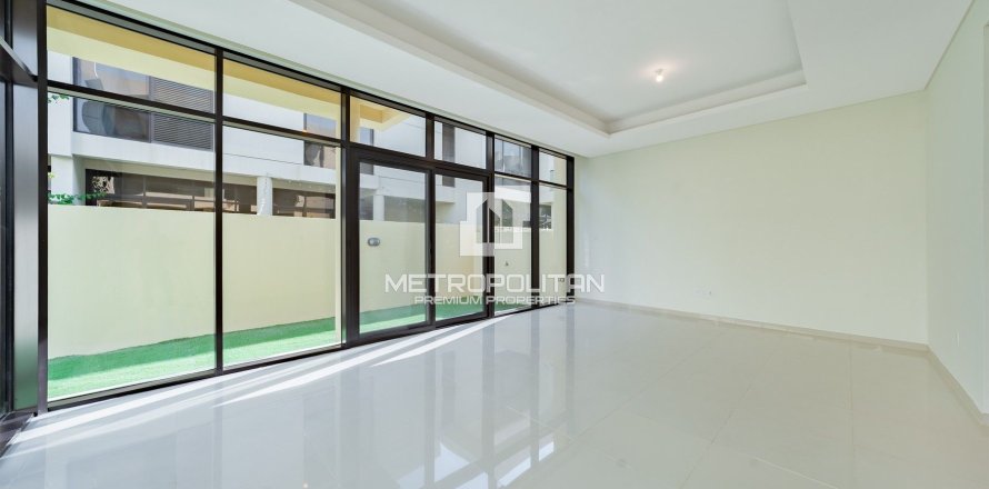 Вилла в DAMAC Hills (Akoya by DAMAC), Дубай, 3 спальни, 253м², № 73967