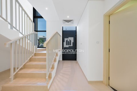 Снять в аренду виллу в DAMAC Hills (Akoya by DAMAC), Дубай: 3 спальни, 253м², № 73967 - фото 9