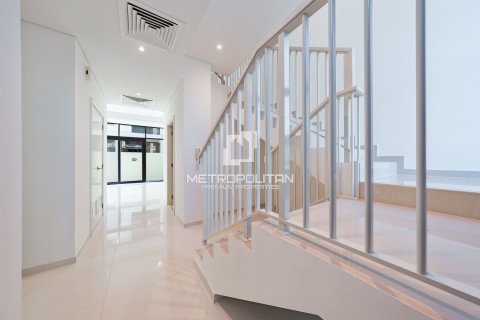 Снять в аренду виллу в DAMAC Hills (Akoya by DAMAC), Дубай: 3 спальни, 253м², № 73967 - фото 4