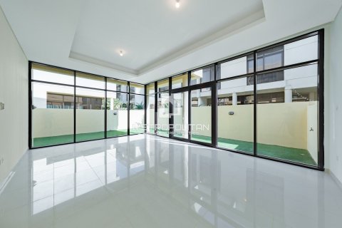 Снять в аренду виллу в DAMAC Hills (Akoya by DAMAC), Дубай: 3 спальни, 253м², № 73967 - фото 5