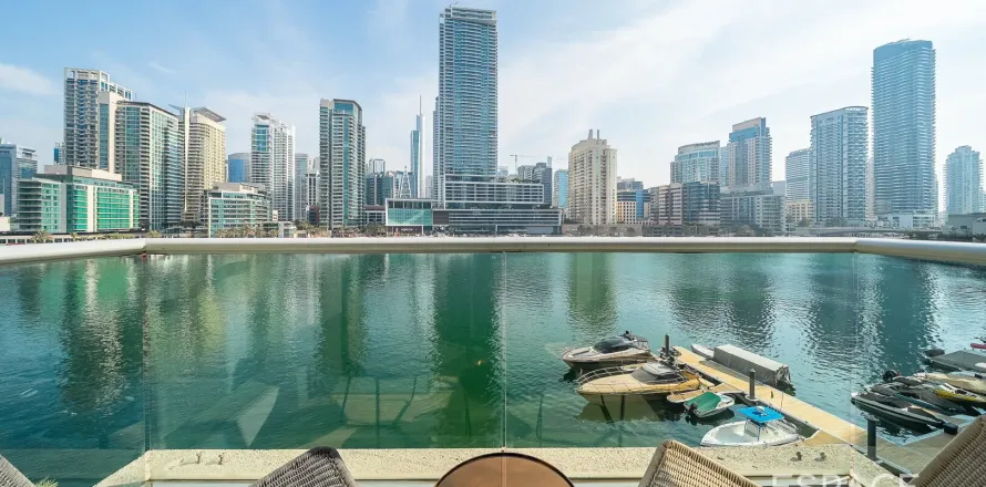 Apartamento en Dubai Marina, Dubai, 3 dormitorios, 379 m², № 71054