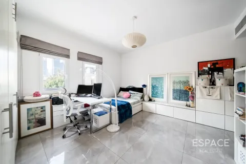 Villa in Meadows, Dubai 4 bedrooms, 748 sq.m. № 71056 - photo 13