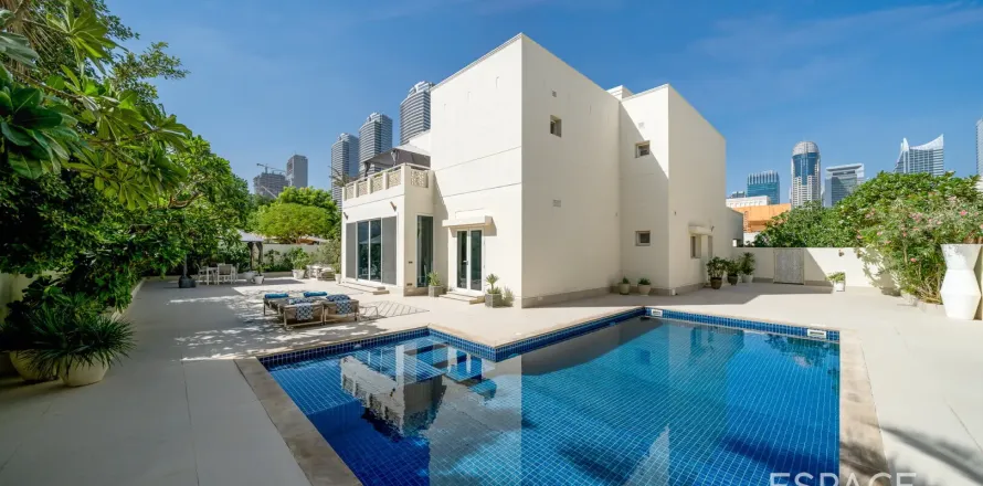 Villa in Meadows, Dubai 4 bedrooms, 748 sq.m. № 71056