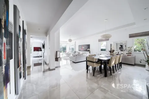 Villa in Meadows, Dubai 4 bedrooms, 748 sq.m. № 71056 - photo 8