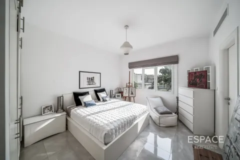 Villa in Meadows, Dubai 4 bedrooms, 748 sq.m. № 71056 - photo 12