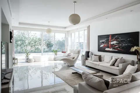 Villa in Meadows, Dubai 4 bedrooms, 748 sq.m. № 71056 - photo 4