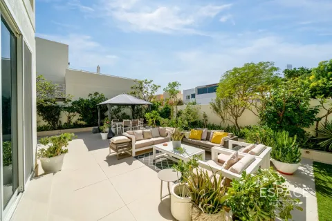 Villa in Meadows, Dubai 4 bedrooms, 748 sq.m. № 71056 - photo 16