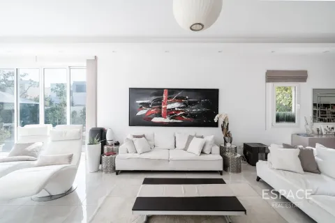 Villa in Meadows, Dubai 4 bedrooms, 748 sq.m. № 71056 - photo 6