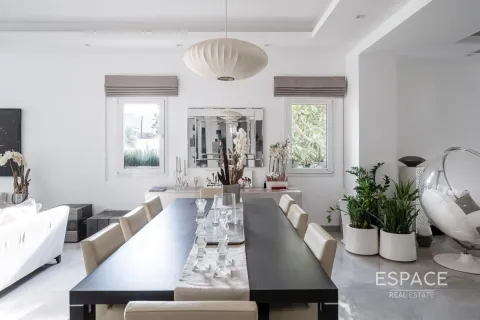 Villa in Meadows, Dubai 4 bedrooms, 748 sq.m. № 71056 - photo 5